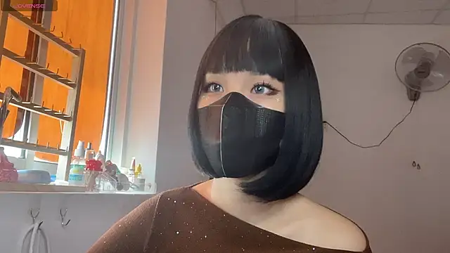 Snapshot of Tieu-May chatting on 02/24/26, 08:12 Tieu-May online show from 02/24/26, 08:12