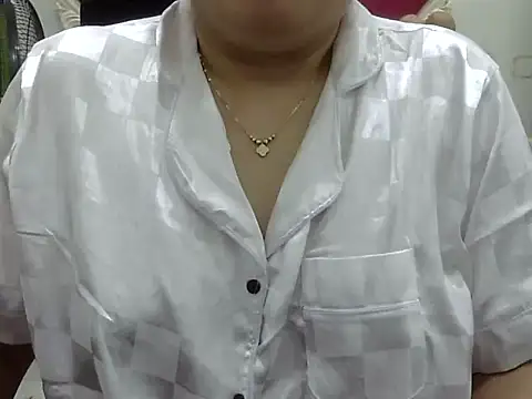 Snapshot of Sarah_no_land chatting on 03/25/26, 02:01 Sarah no land online show from 03/25/26, 02:01