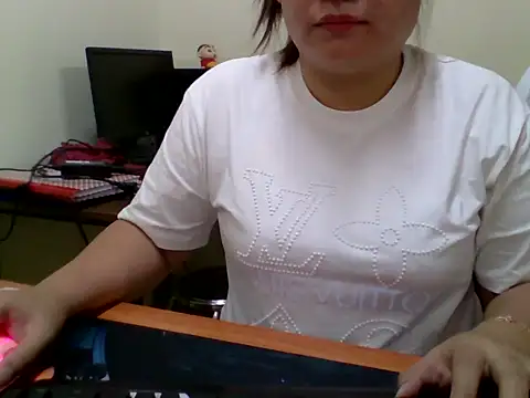 Snapshot of Sarah_no_land chatting on 04/09/26, 03:06 Sarah no land online show from 04/09/26, 03:06