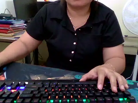 Snapshot of Sarah_no_land chatting on 04/29/26, 03:43 Sarah no land online show from 04/29/26, 03:43