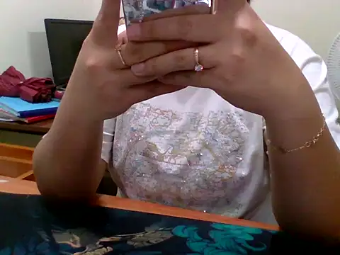 Snapshot of Sarah_no_land chatting on 05/06/26, 09:14 Sarah no land online show from 05/06/26, 09:14
