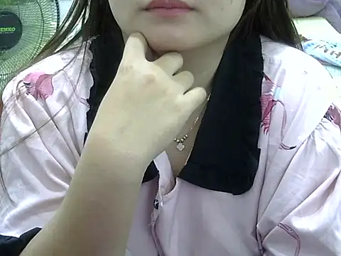 Snapshot of Sarah_no_land chatting on 05/10/26, 07:13 Sarah no land online show from 05/10/26, 07:13
