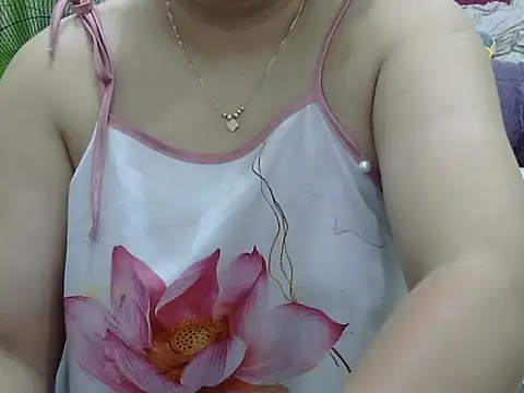 Snapshot of Sarah_no_land chatting on 05/16/26, 05:48 Sarah no land online show from 05/16/26, 05:48