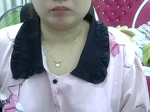 Snapshot of Sarah_no_land chatting on 05/17/26, 07:50 Sarah no land online show from 05/17/26, 07:50