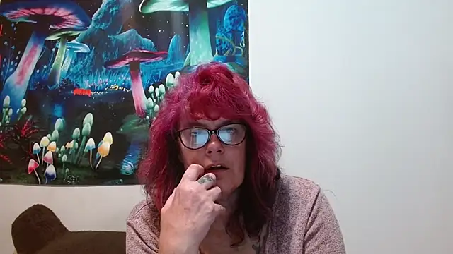 Snapshot of ladylavende3 chatting on 10/15/25, 05:18 ladylavende3 online show from 10/15/25, 05:18