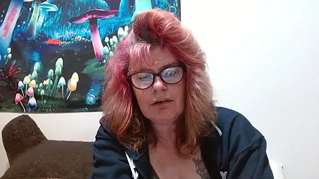 Snapshot of ladylavende3 chatting on 11/21/25, 04:27 ladylavende3 online show from 11/21/25, 04:27