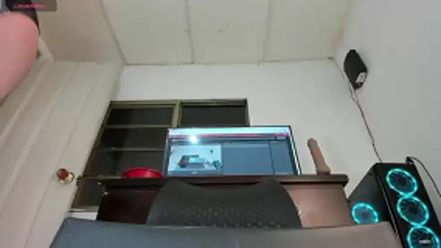 Snapshot of nickytabitch chatting on 06/16/26, 01:41 nickytabitch online show from 06/16/26, 01:41