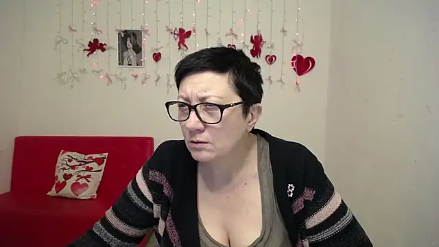 Snapshot of EmilyL0ve chatting on 02/12/26, 08:37 EmilyL0ve online show from 02/12/26, 08:37