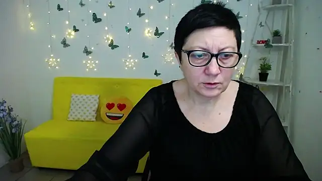 Snapshot of EmilyL0ve chatting on 02/21/26, 06:25 EmilyL0ve online show from 02/21/26, 06:25