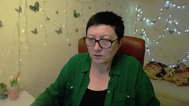 Snapshot of EmilyL0ve chatting on 03/05/26, 06:26 EmilyL0ve online show from 03/05/26, 06:26