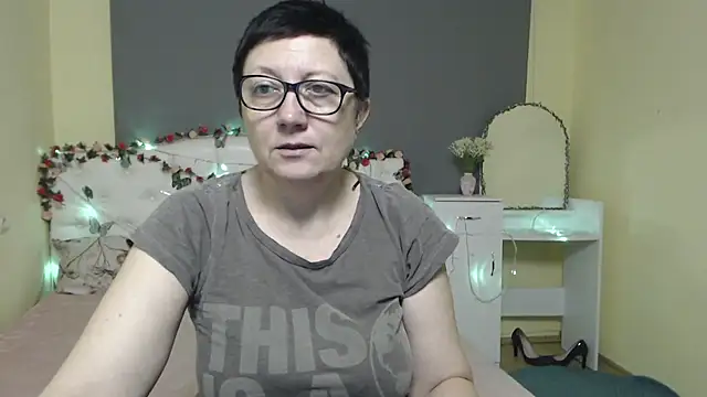 Snapshot of EmilyL0ve chatting on 03/15/26, 06:19 EmilyL0ve online show from 03/15/26, 06:19