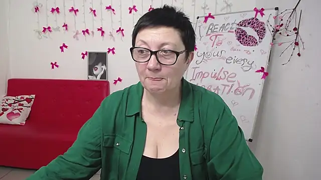 Snapshot of EmilyL0ve chatting on 03/16/26, 06:23 EmilyL0ve online show from 03/16/26, 06:23