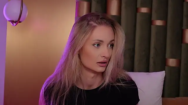 Snapshot of AmeliaAngel chatting on 10/20/25, 06:03 AmeliaAngel online show from 10/20/25, 06:03