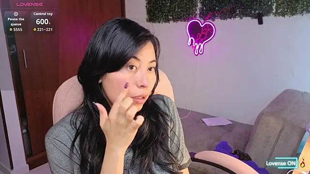 LolaOpalX online show from 04/25/26, 04:59