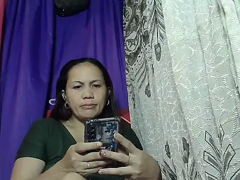 Snapshot of prettymomma24xx chatting on 05/14/26, 09:21 prettymomma24xx online show from 05/14/26, 09:21