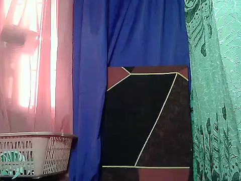 Snapshot of prettymomma24xx chatting on 05/19/26, 10:27 prettymomma24xx online show from 05/19/26, 10:27