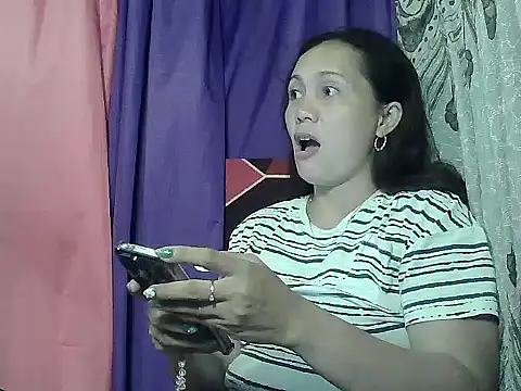 Snapshot of prettymomma24xx chatting on 05/28/26, 10:23 prettymomma24xx online show from 05/28/26, 10:23