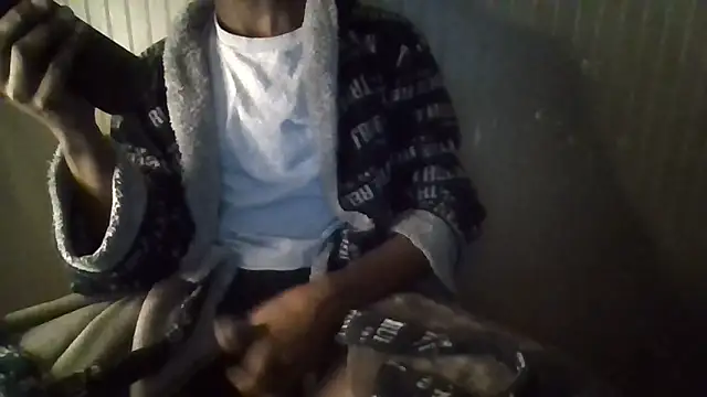 Snapshot of Quuwavve chatting on 02/08/26, 10:51 Quuwavve online show from 02/08/26, 10:51