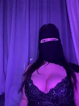 Snapshot of Layano chatting on 02/24/26, 07:17 Layano online show from 02/24/26, 07:17