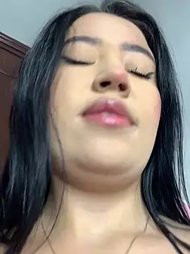 Snapshot of DulcePiink chatting on 02/15/26, 07:43 DulcePiink online show from 02/15/26, 07:43