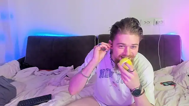 Snapshot of Lev_Miller chatting on 03/06/26, 02:30 Lev Miller online show from 03/06/26, 02:30