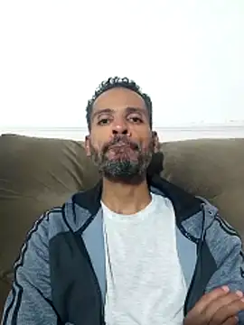 Snapshot of moreno_alpha_br chatting on 06/20/26, 11:18 moreno alpha br online show from 06/20/26, 11:18