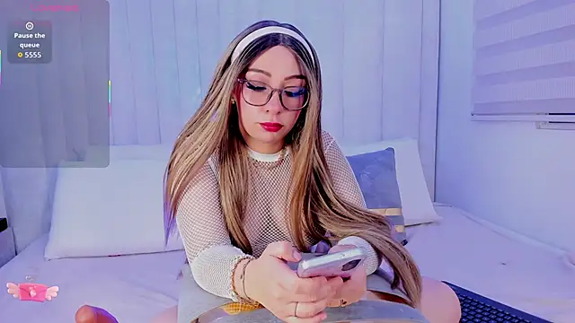 Snapshot of nicol_moons chatting on 01/15/26, 04:39 nicol moons online show from 01/15/26, 04:39