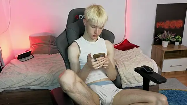 lucidangelok1 online show from 06/25/26, 04:12