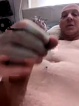 Snapshot of parish7196 chatting on 04/04/26, 10:13 parish7196 online show from 04/04/26, 10:13