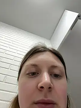 Snapshot of BlondeHott chatting on 03/04/26, 07:09 BlondeHott online show from 03/04/26, 07:09