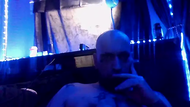 Snapshot of RealisedBooking chatting on 04/05/26, 12:24 RealisedBooking online show from 04/05/26, 12:24