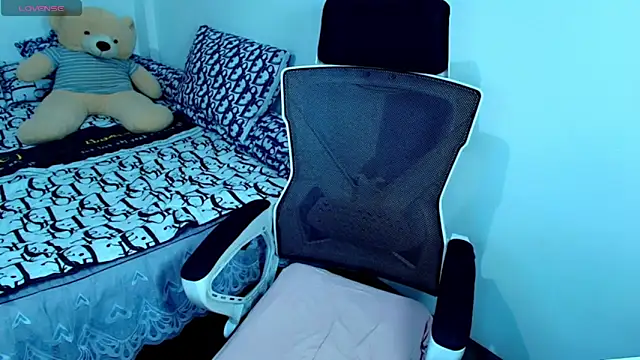 Snapshot of heavenmadechloe chatting on 02/01/26, 09:30 heavenmadechloe online show from 02/01/26, 09:30