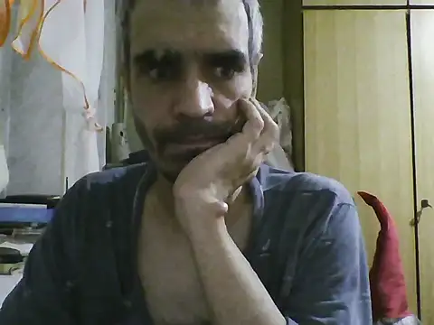 Snapshot of Gattuzoman85 chatting on 01/05/26, 10:57 Gattuzoman85 online show from 01/05/26, 10:57