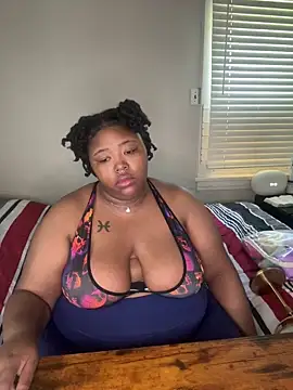 Chocolatebunnyxx96 online show from 04/23/26, 03:14