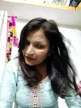 Snapshot of Priyaa_1433 chatting on 06/18/26, 04:57 Priyaa 1433 online show from 06/18/26, 04:57