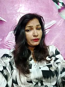 Snapshot of Priyaa_1433 chatting on 07/05/26, 04:30 Priyaa 1433 online show from 07/05/26, 04:30