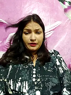 Snapshot of Priyaa_1433 chatting on 07/05/26, 05:20 Priyaa 1433 online show from 07/05/26, 05:20