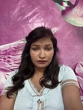 Snapshot of Priyaa_1433 chatting on 07/27/26, 04:52 Priyaa 1433 online show from 07/27/26, 04:52