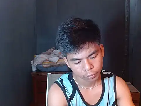 Snapshot of pinoymonstercock_xx chatting on 05/18/26, 07:36 pinoymonstercock xx online show from 05/18/26, 07:36