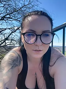 Snapshot of InkedCurly_L chatting on 04/05/26, 10:45 InkedCurly L online show from 04/05/26, 10:45