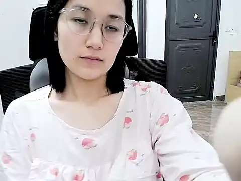 Snapshot of Shulee- chatting on 04/09/26, 07:47 Shulee- online show from 04/09/26, 07:47