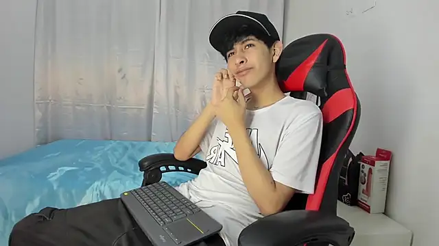 julian xx online show from 05/04/26, 07:21