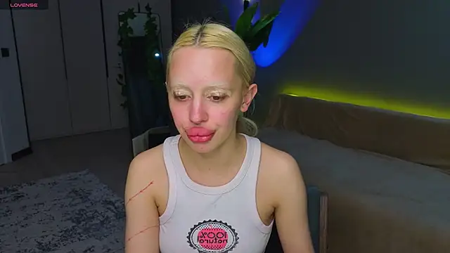 Luna Beverly online show from 05/27/26, 08:06