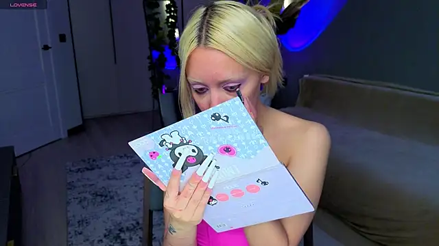 Luna Beverly online show from 06/14/26, 02:30