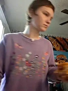 Snapshot of SugarNCinnamon chatting on 05/19/26, 11:00 SugarNCinnamon online show from 05/19/26, 11:00