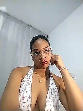 Snapshot of KATALINA_SANTANA_ chatting on 04/25/26, 02:03 KATALINA SANTANA online show from 04/25/26, 02:03