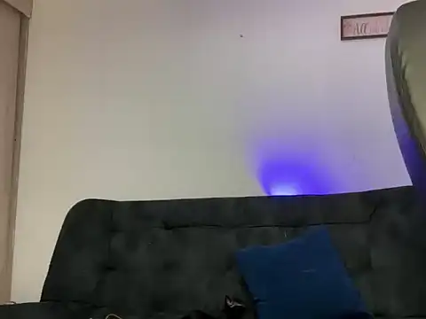 Snapshot of enyel_100 chatting on 01/14/26, 06:57 enyel 100 online show from 01/14/26, 06:57