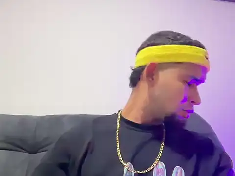 Snapshot of enyel_100 chatting on 02/01/26, 08:02 enyel 100 online show from 02/01/26, 08:02