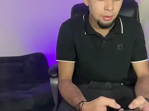 Snapshot of enyel_100 chatting on 02/05/26, 04:06 enyel 100 online show from 02/05/26, 04:06