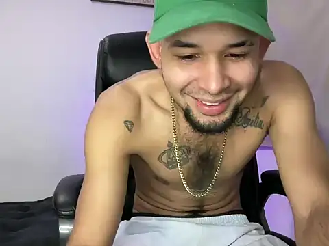 Snapshot of enyel_100 chatting on 03/01/26, 06:21 enyel 100 online show from 03/01/26, 06:21